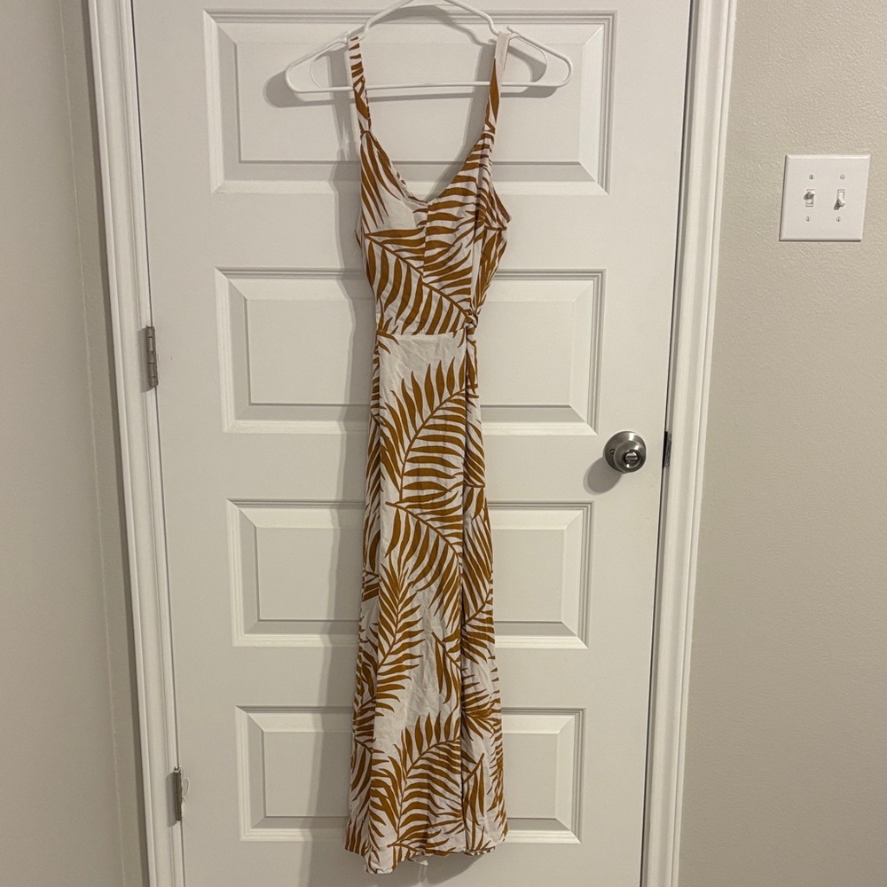 Vince Camuto White Maxi Dress with Mustard Leaf Pattern